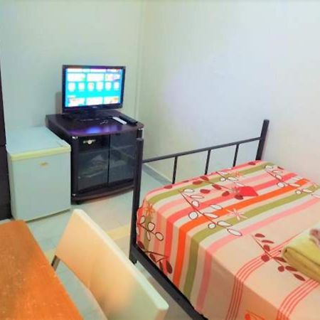 Staff House Bed & Breakfast นีเรกฮาซา ภายนอก รูปภาพ